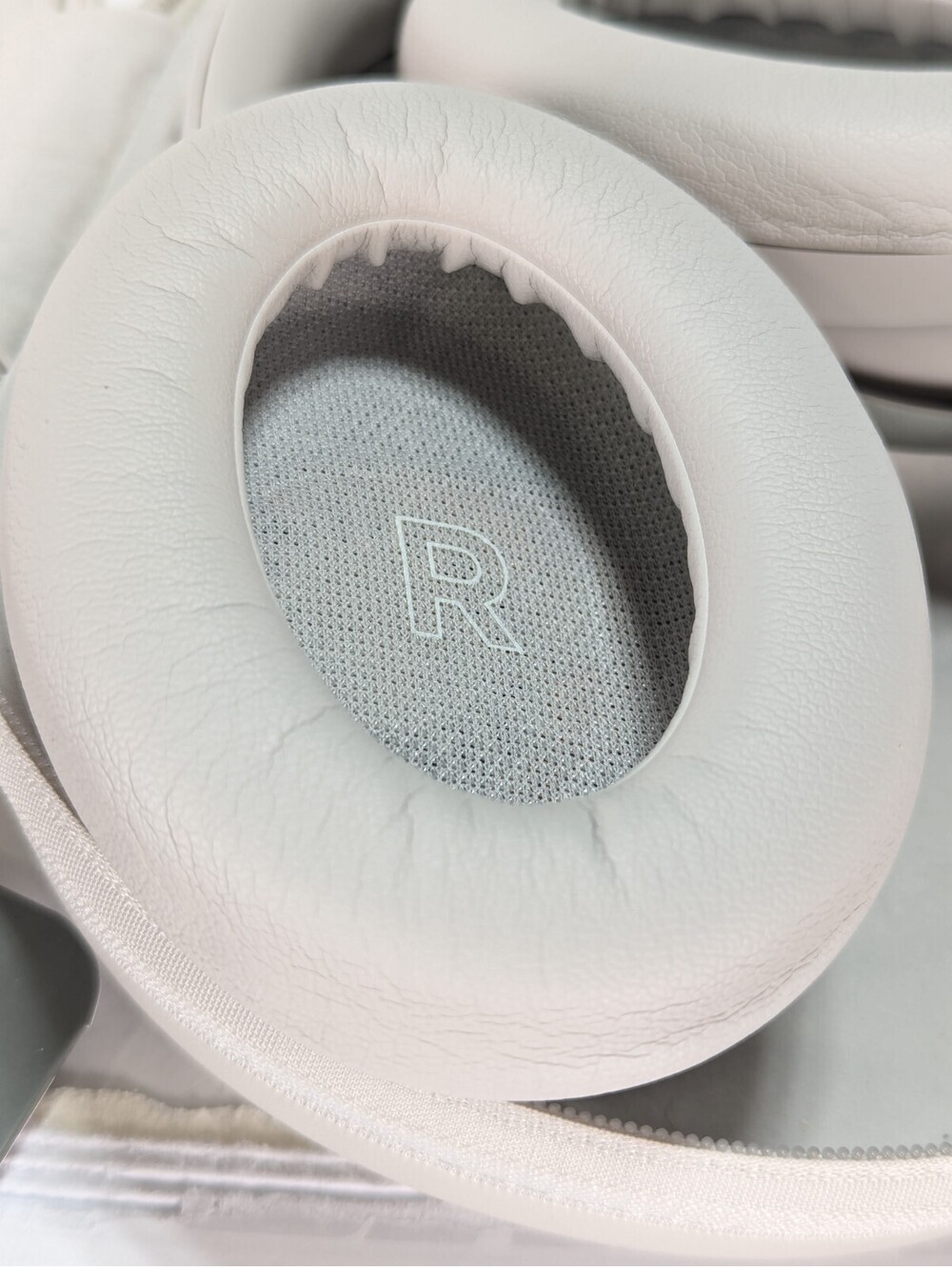 Bose QuietComfort Ultra Headphones Sandstone Noise Cancelation Over Ear Wireless - Picture 4 of 8